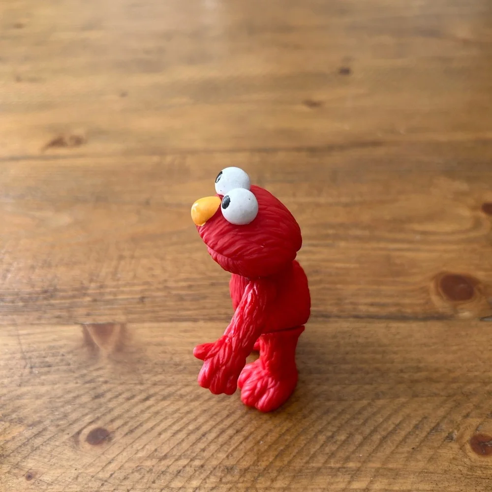 Applause Elmo figurine as is can be used as a cake topper